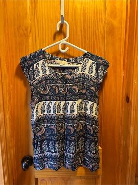LOFT - MED. Navy, White & Pink Paisley Cap-Sleeve Top